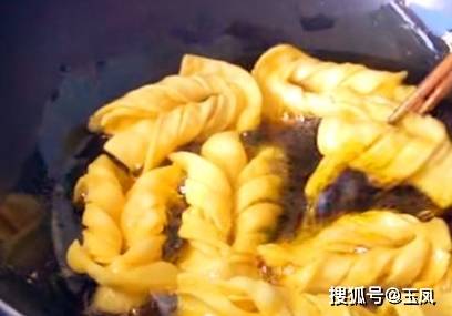 做法|两个鸡蛋，一碗面粉，做出不一样的美食，学会可以去摆摊了