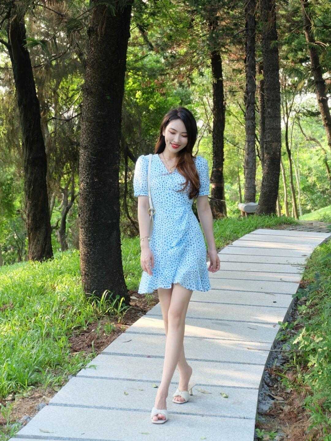 夏天|秋天如何穿好“碎花裙”？这几个思路值得借鉴，温柔优雅又减龄