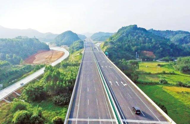 新兴县花岗岩储量75亿立方米