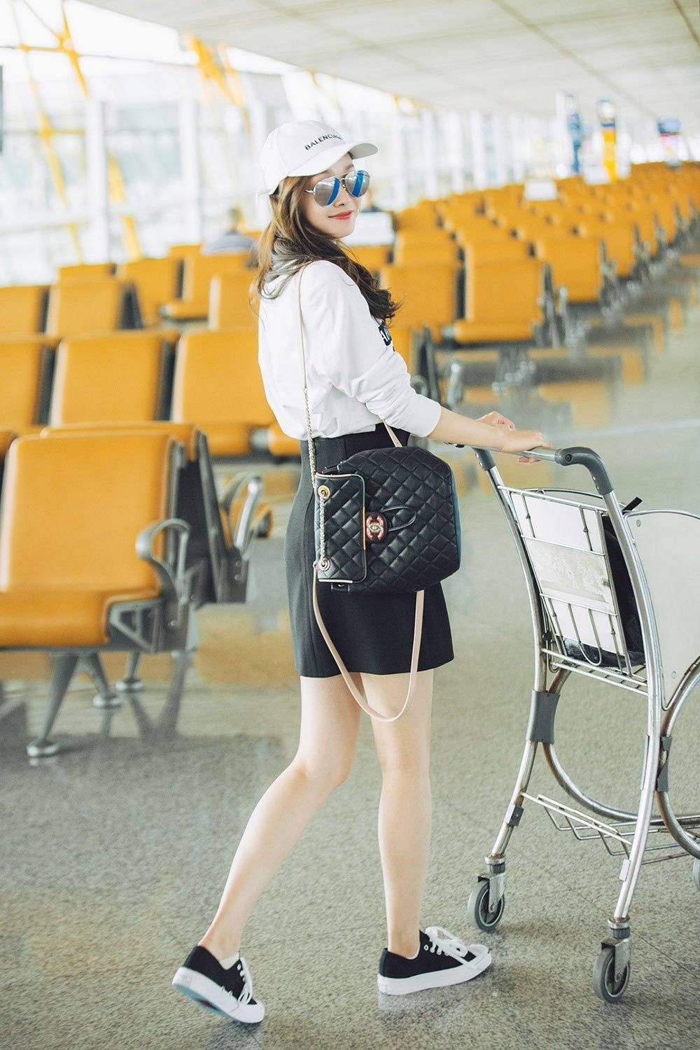 一身|宋轶吃了多少可爱长大的？粉色纱裙宛若小仙女，网友：不火没道理