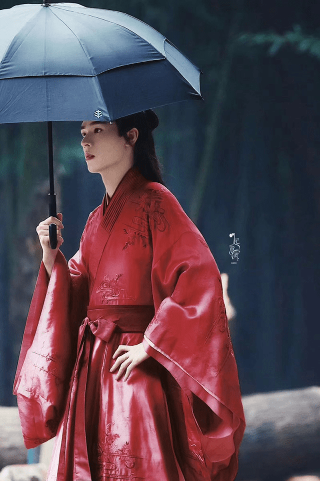 男星|古装红衣美男，龚俊、杨洋、肖战等男星，谁是你心头的朱砂痣？