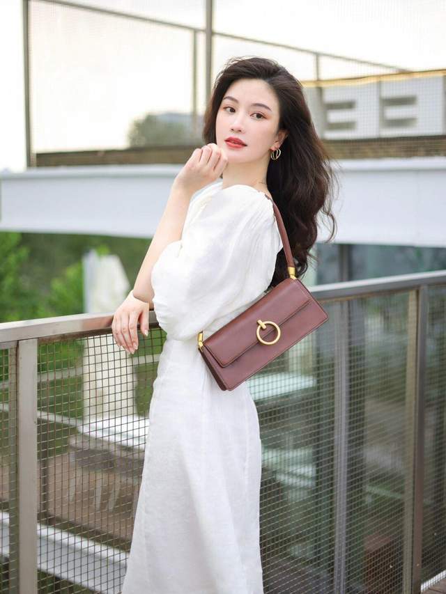 吊带|早秋，这几条连衣裙，小个子女生一定不能错过，穿上成熟又有气质