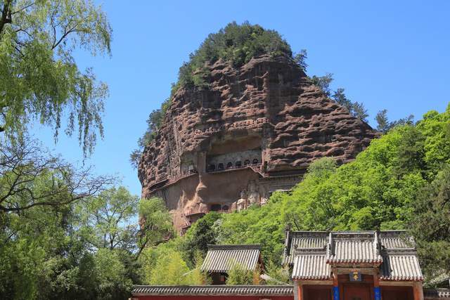 甘肃麦积山，看一看在壁画上的佛教世界，被誉为四大石窟之一