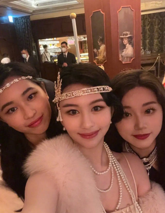 邱淑贞|53岁邱淑贞为女儿庆生!沈月穿貂皮戴珍珠项链美成顶级名媛,气质佳