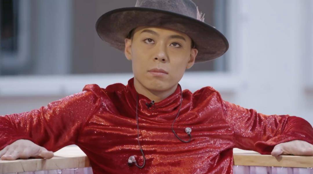 尹正|《披荆斩棘》开播，尹正霍尊梳马尾，赵文卓穿背心露手臂肌肉