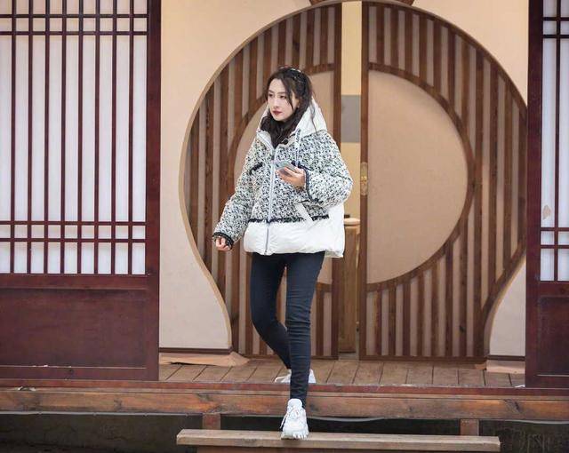 女孩子|马苏认真打扮起来不得了，一袭浅粉色礼服温柔高贵，少女感十足