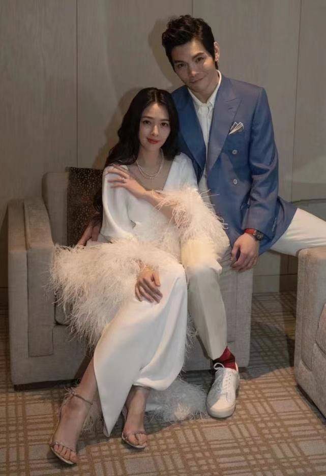 孙女|向太曝郭碧婷向佐领证！孙女正脸太肉乎，她穿20万高定踩4万凉鞋