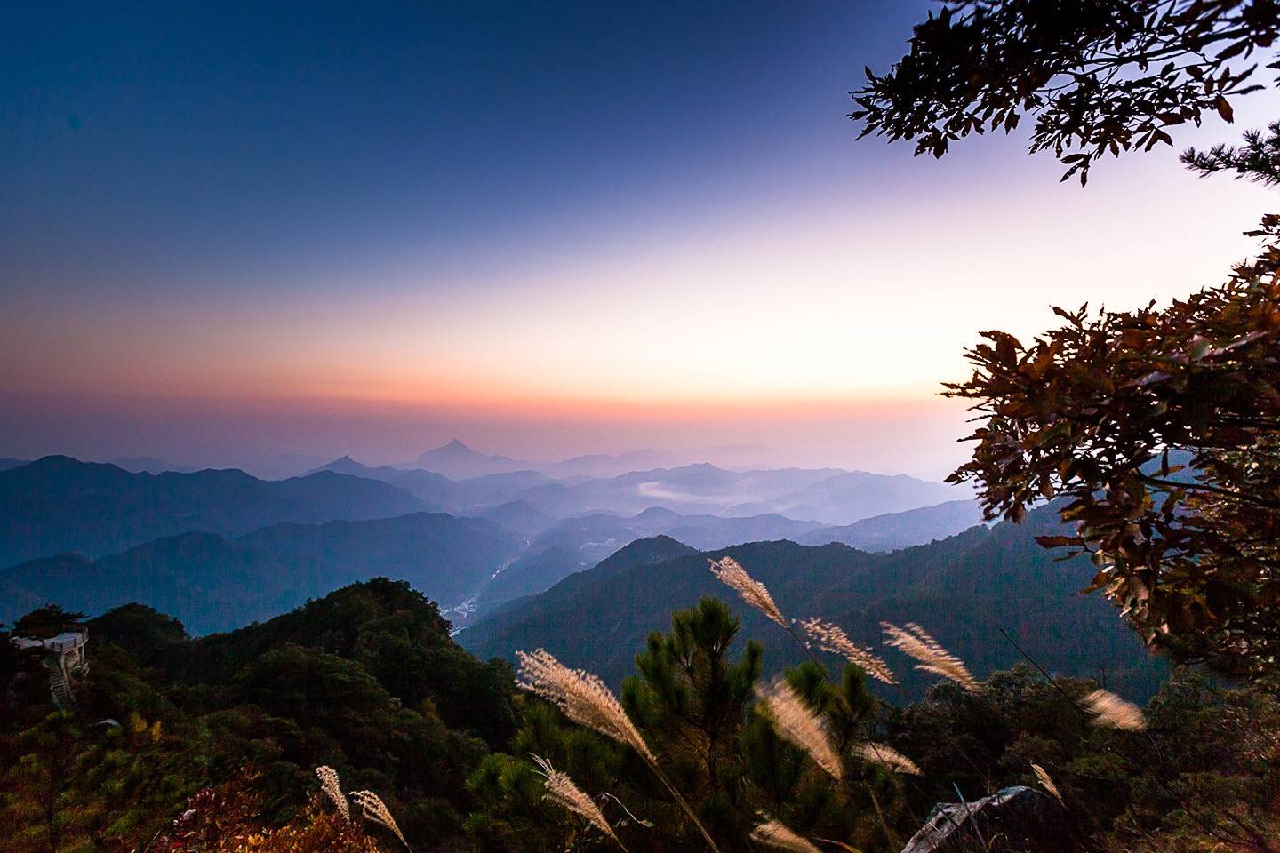 安徽一座主峰海拔1563米的山,属大别山体系,是4a景区