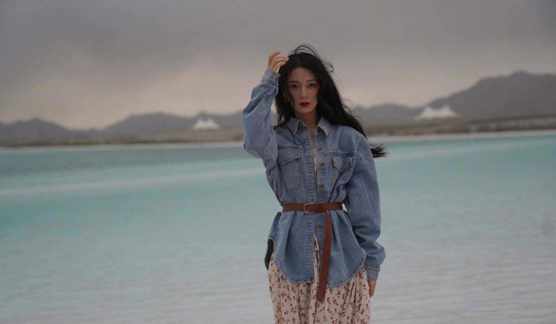 公主|陈瑶少女感真浓,好身材轻松驾驭露腰针织,清纯仙美随拍也一样美!