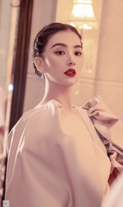 舞蹈|方媛七夕穿古装韵味足，仿若天外飞仙超惊艳，扮相不逊于明星演员