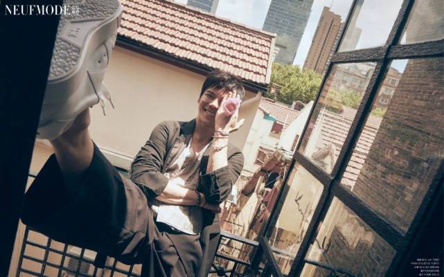 郭碧婷|郭碧婷向佐七夕大片比婚纱照还甜！小向太穿刺绣衬衣，美回巅峰