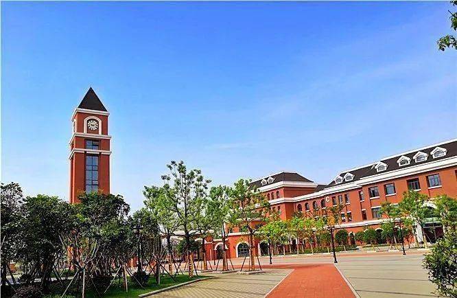 因为|郭晶晶儿子学费曝光，一年光学费十几万，网友：可望而不可及