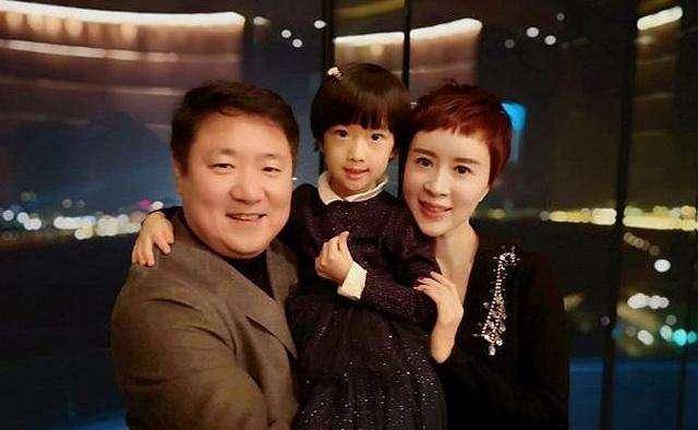 角色|金巧巧自称气质太洋气演不了农村人,却被时尚芭莎拍成县城小土妞