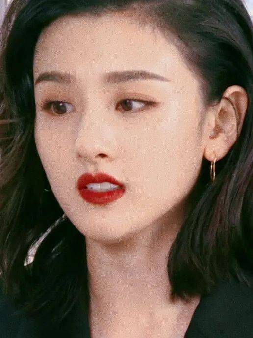大气|女星们港风神图大赏：热巴贵气，杨幂氛围感强，鞠婧祎脱胎换骨