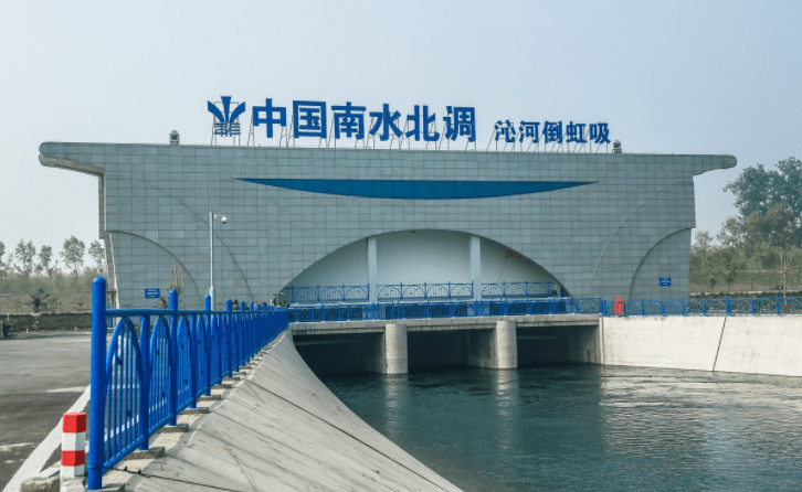 图为南水北调工程泵站很多人都知道中国国内的水资源分布非常不平衡