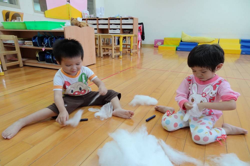 技能|若想孩子在幼儿园不受委屈，少不了4个必要条件，大人别忽视