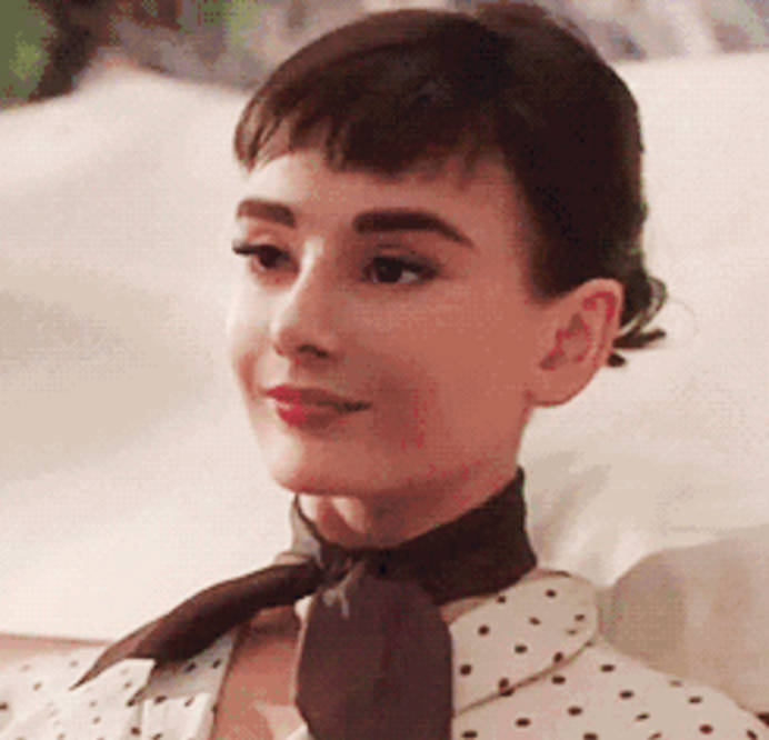 颜色|丝巾你还围出大妈味道？学会这小巧思，胜过你买一百件土气新衣！