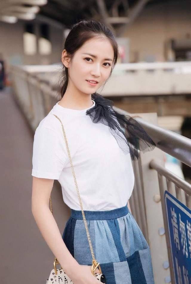 时尚|陈钰琪又瘦又美，私服穿搭甜美时髦，难怪老板唐嫣力捧