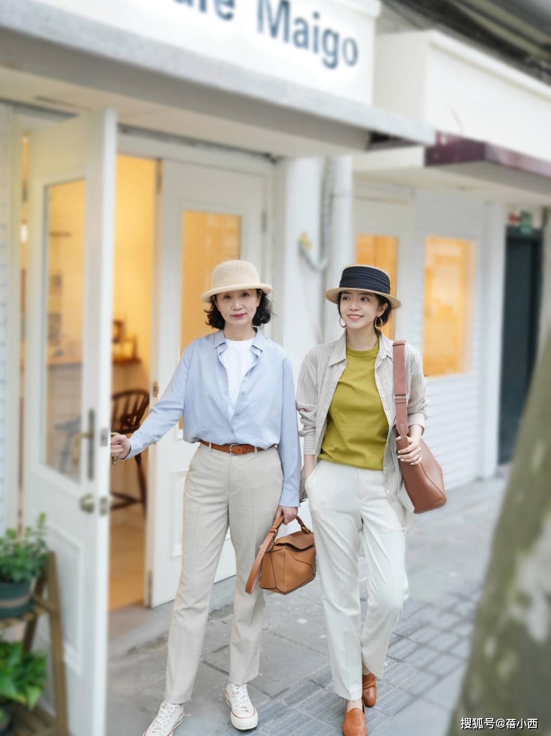 学三木|女人过了50岁，少穿黑白灰！学三木妈妈的高级优雅搭配，时髦气质