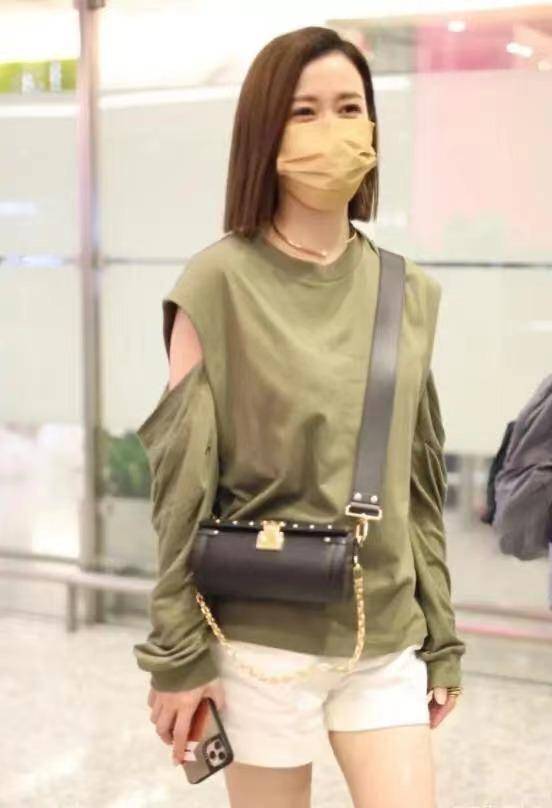 设计|佘诗曼的潮流真不分季节，下冬上夏打扮，看着挺捂脚，但确实时尚