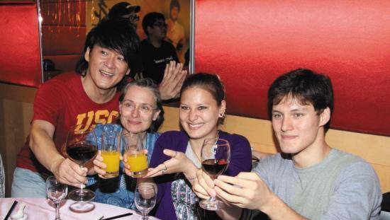 黑色|周华健的混血儿子,长相比爸爸还男人味,一家子高颜值穿得更时尚