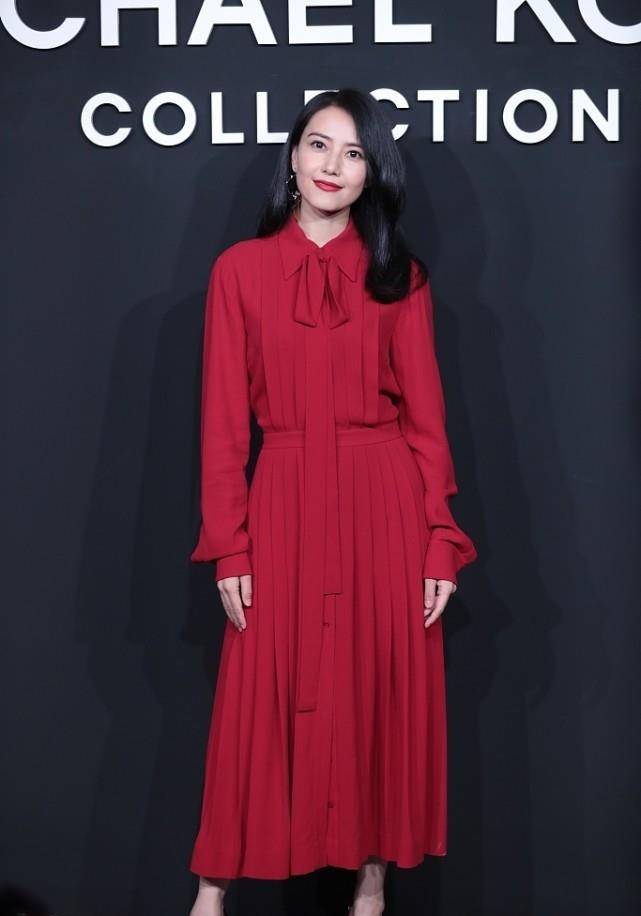 整体|高圆圆保养得真好,和小自己9岁的杨颖站一起,完全看不出年龄差