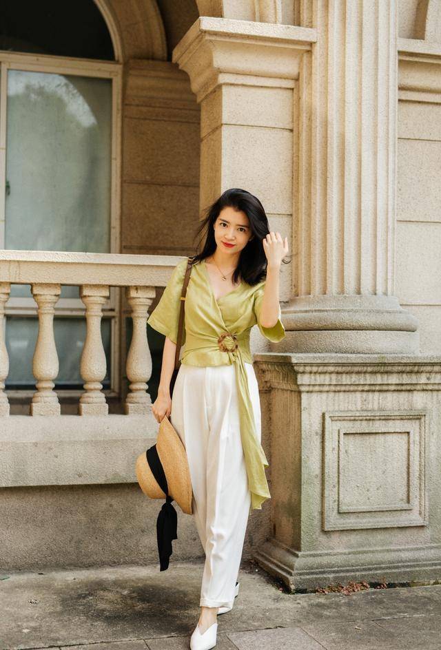 女孩子|夏季衬衫如何搭配呢?三木演绎衬衫穿搭技巧,风格多样照学就够了