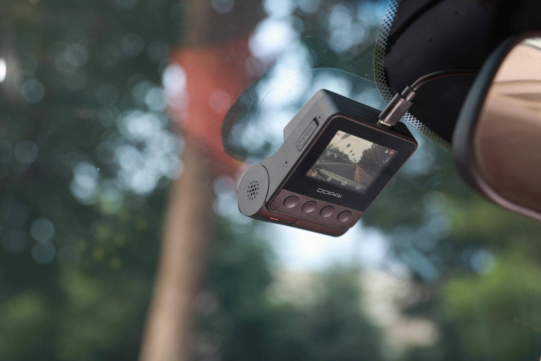 3K高清画质，盯盯拍Z40行车记录仪，为你的行车安全保驾护航