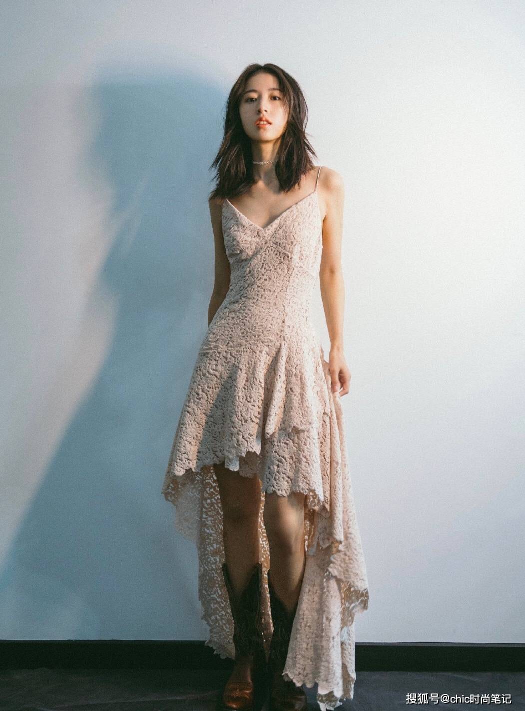 一身|短裙和马丁靴真的是当之无愧的A+搭档