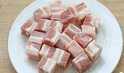 怎么加热红烧肉 b7d08a91ccdd403f8c634286f532c6f4.jpeg