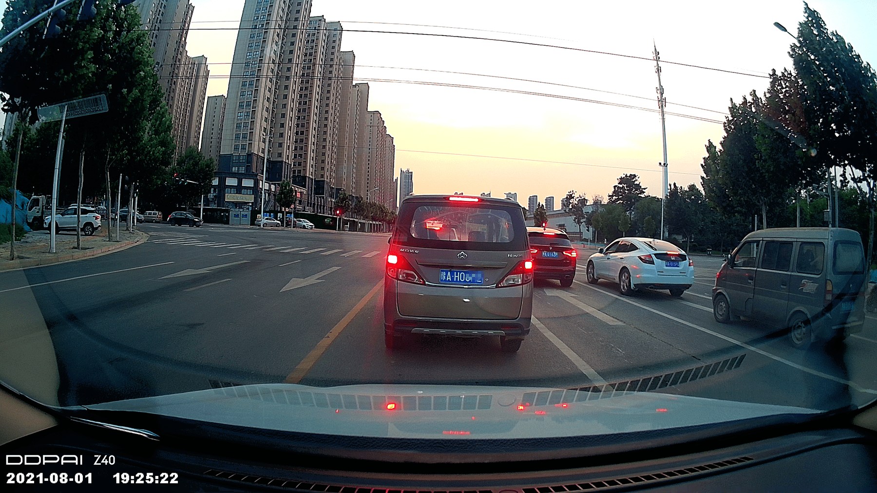 3K高清画质，盯盯拍Z40行车记录仪，为你的行车安全保驾护航