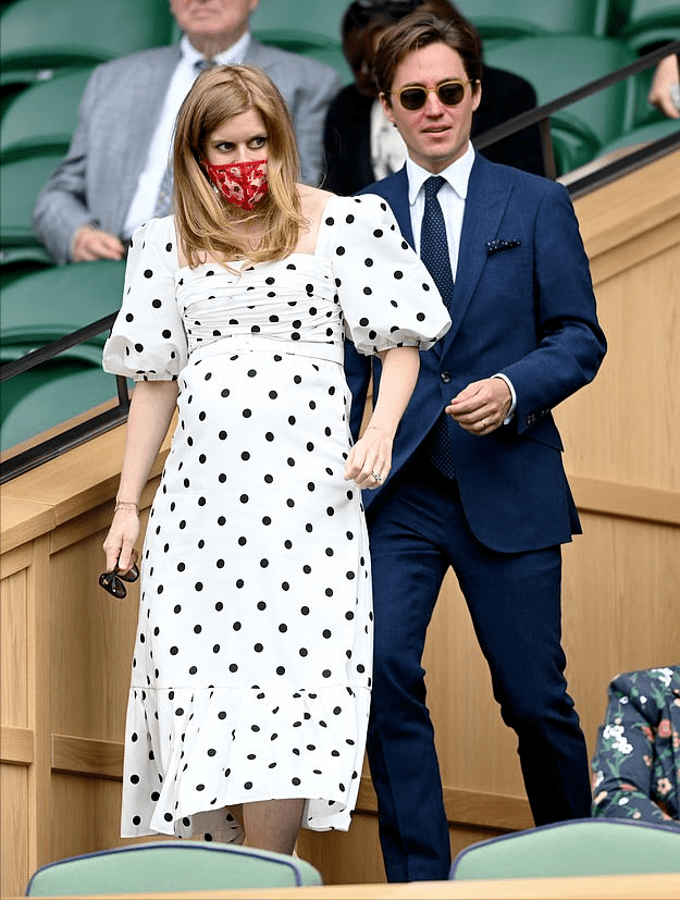 事情|英国公主挺9个月孕肚亮相！迷你黑裙配花衣，二婚老公手插兜耍酷