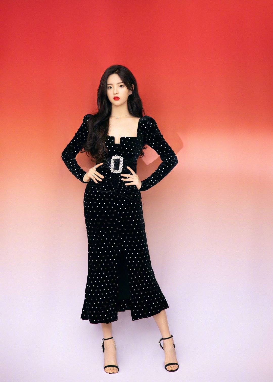 同场|双11造型，吉娜怀孕还是腰精，孟佳王霏霏与新女团同场气质突出