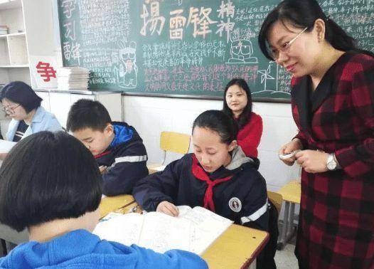 中学回应教师殴打学生事件：家长的要求引发的争议