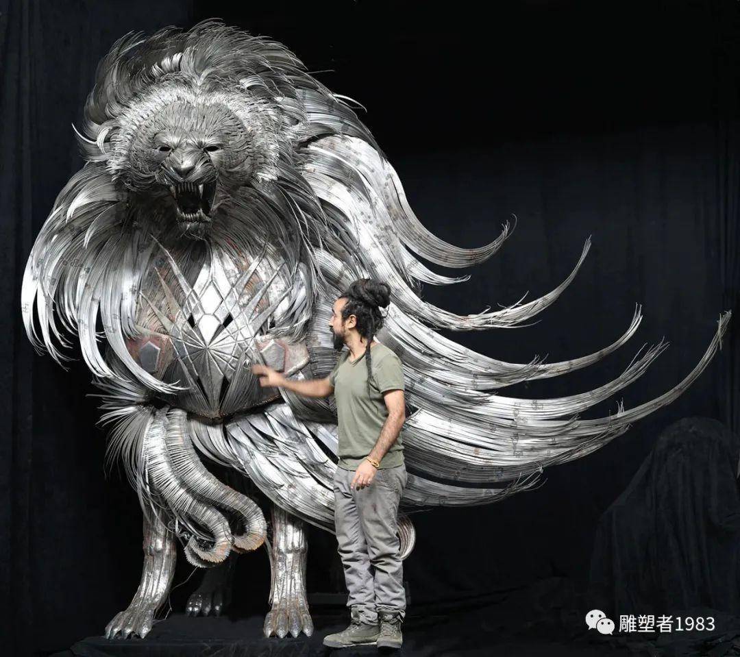 都是设计师精心切割而成aslan总重550磅(250千克)并且是按照真狮子1:1