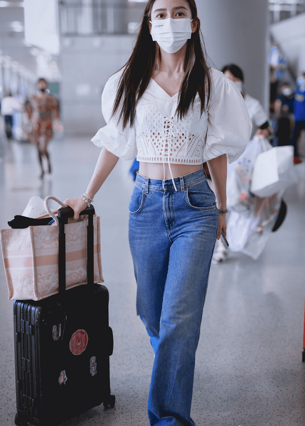 气息|又被杨颖的细腰折服了！袖子和衣身“一样宽”，依然能穿出瘦削感