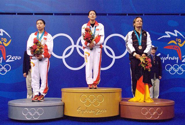 原创最了解全红婵之人!伏明霞争议中成为跳水女王:跳水因她修改规则