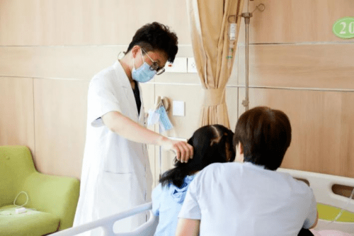 人员|西安国际医学中心整形医院色素痣诊疗中心杨国辉丨关注痣的变化