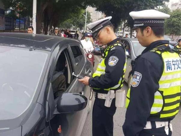 原创一座让司机暖心的城市:外地车辆轻微违章,只警示不处罚!