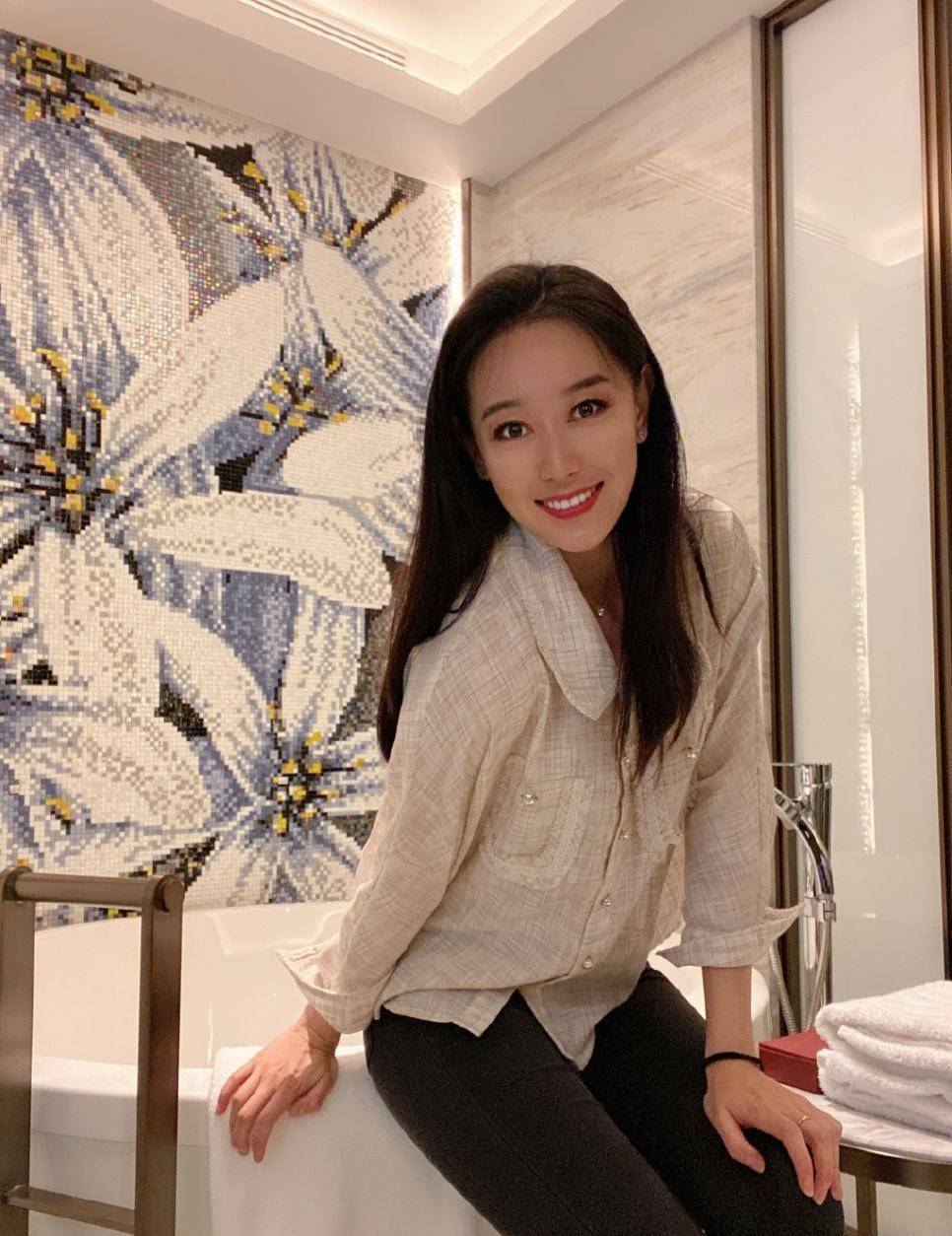 衬衣|奥运冠军私下打扮挺潮流，气质不输时尚博主，身材更没得挑