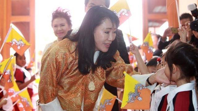 国王|不丹最受宠大王母64岁似少女，女儿嫁平民生俩娃，却被迫离婚