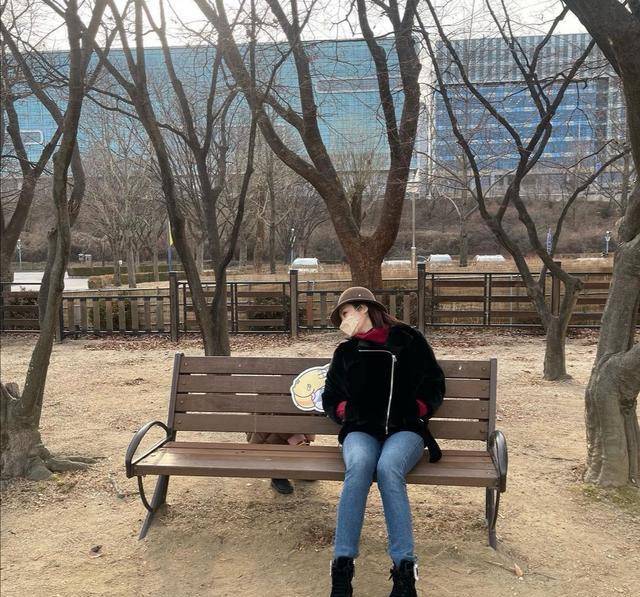 后首|41岁蔡琳单身后首晒母子照，跟儿子嬉戏，昔日辣妹穿衣变贤惠