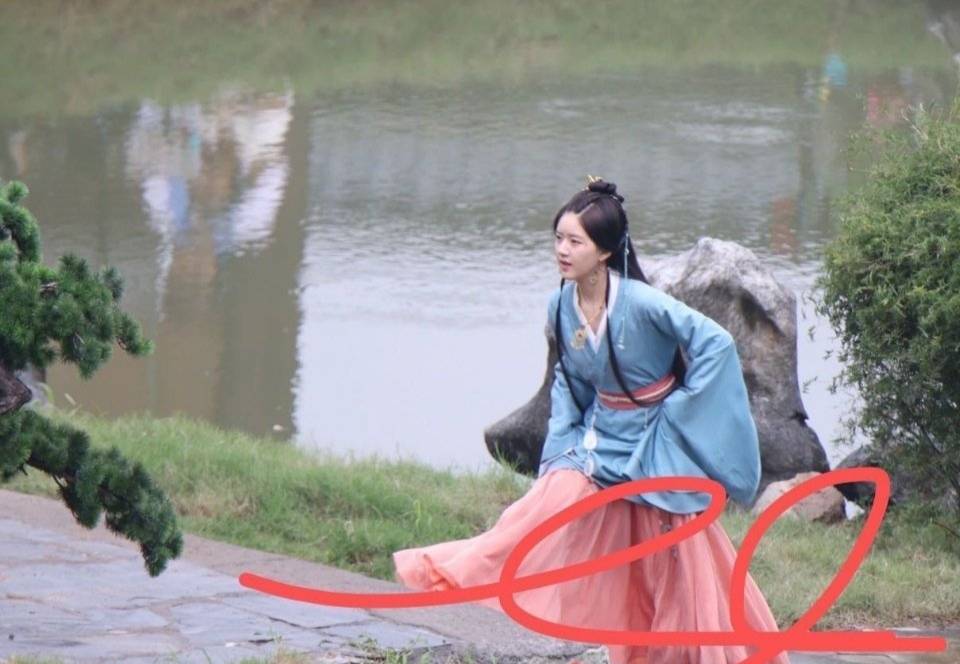 服装|赵露思新剧路透照曝光，仅造型上看，丝毫不输热巴杨紫新剧