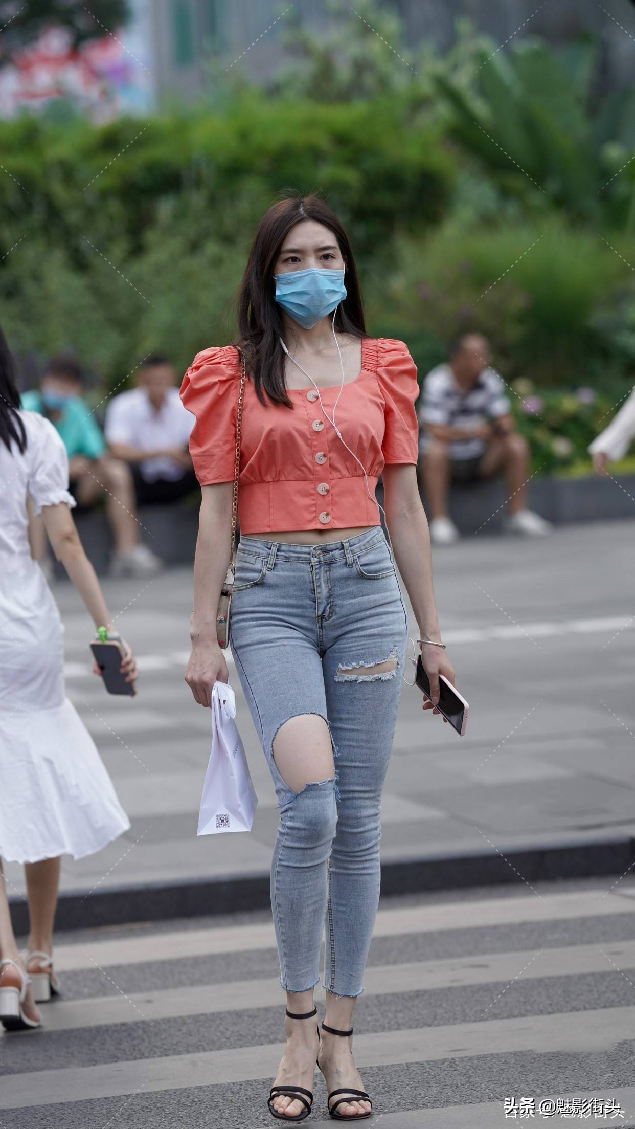 高跟鞋|小个子女生穿紧身牛仔裤，利用提升腰线这个技巧，显高显瘦有气质