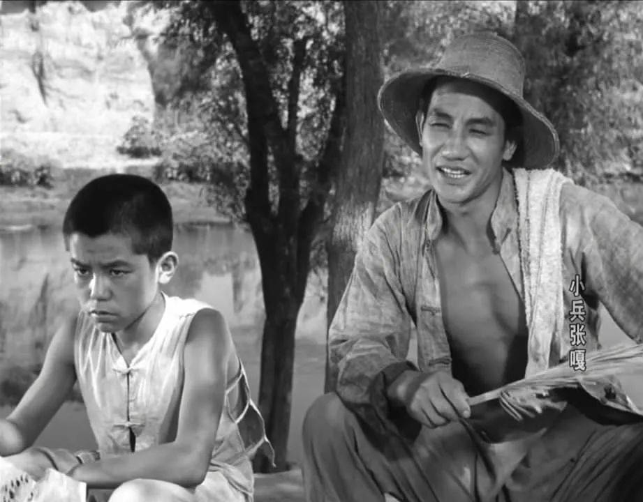 社会|男人衣柜中百搭的白背心