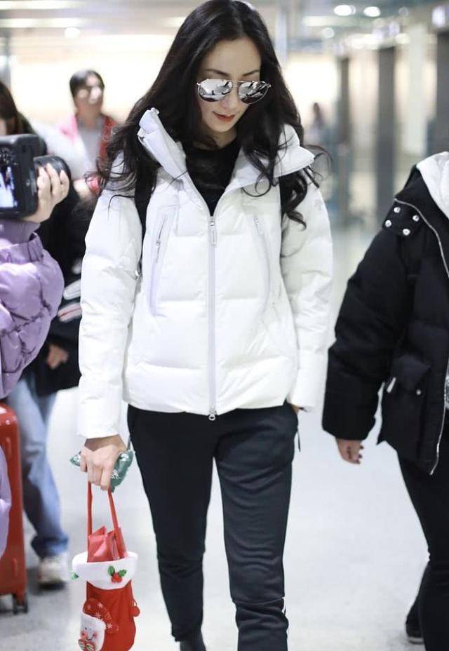 韩雪|36岁韩雪现身，170身高穿棉裤打底照样公主范，可脸却用错色号了