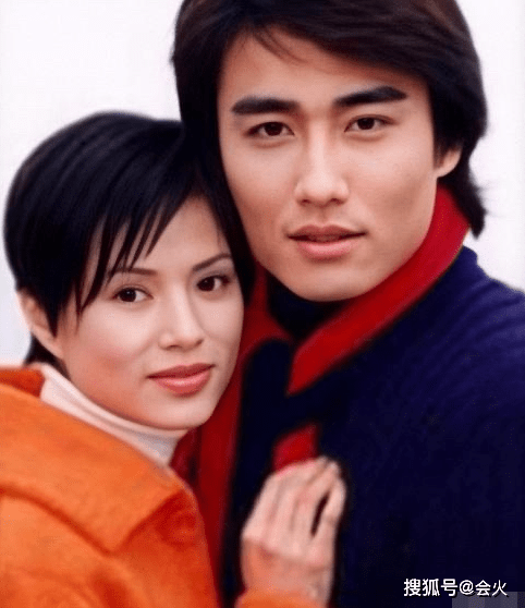 脖子|55岁李若彤晒生日视频！瘦到关节凸起十分吓人，脖子上青筋像树根