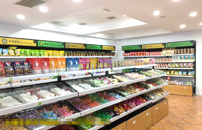 对比色|借鉴非常好用的怡佳仁零食店门店的货架陈列技巧