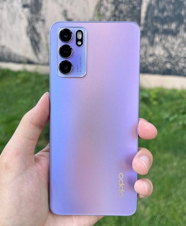 渐变色机身不耐看可能你没用过opporeno6