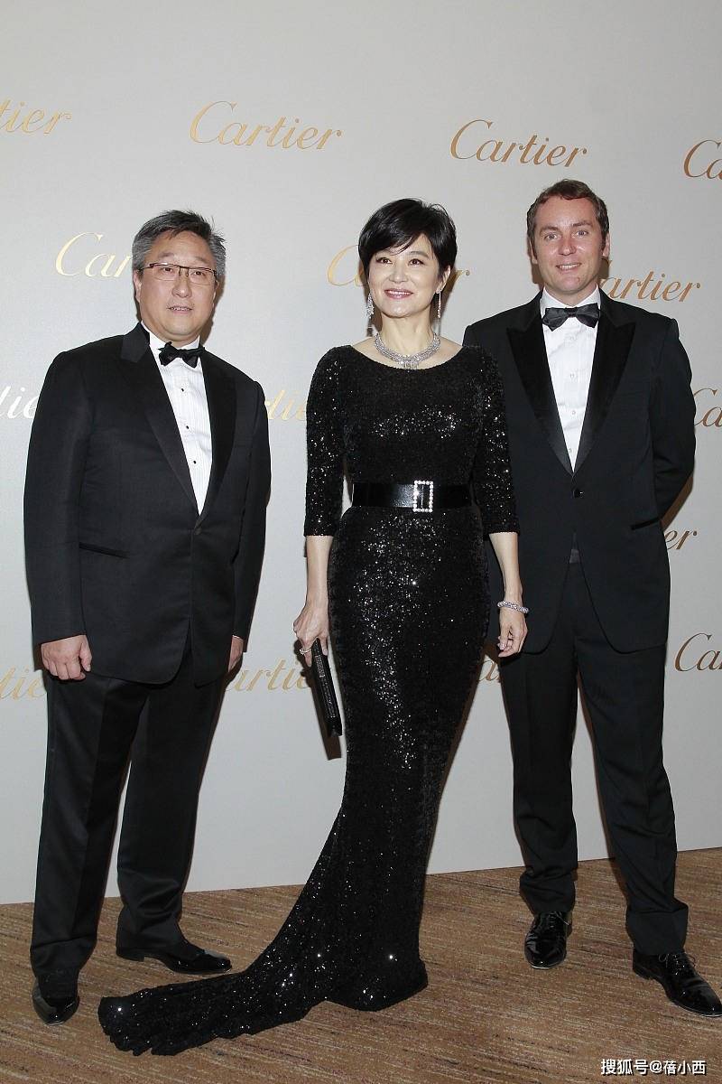 进行|我被林青霞的“括号臀”迷住了,穿黑色亮片裙,好像换了一副身材